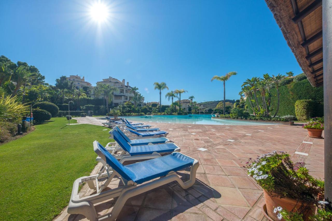 Capanes Del Golf Luxury Apartment Benahavís Eksteriør billede